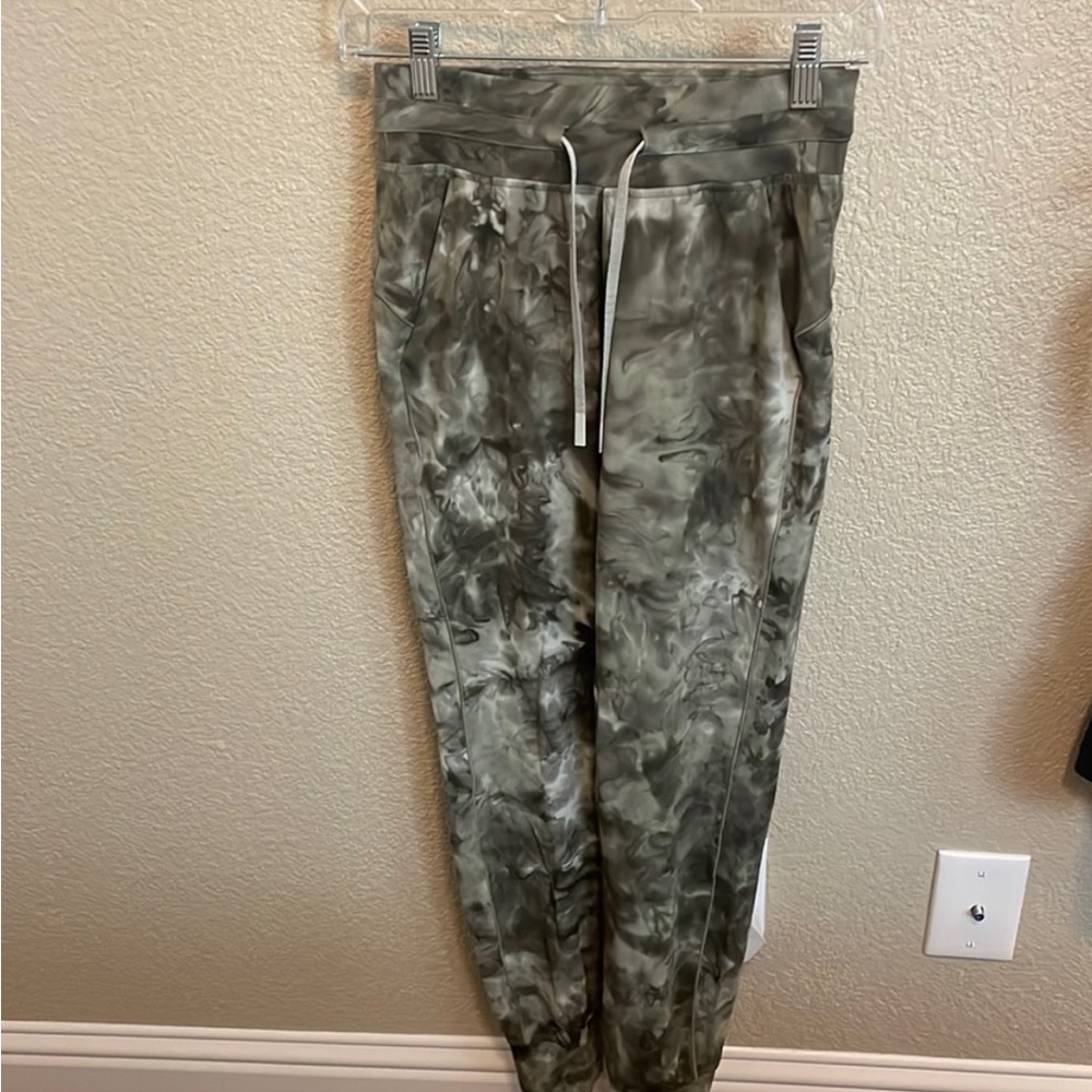 Lululemon athletica Ready to High Rise joggers. Diamond green tie-dye.